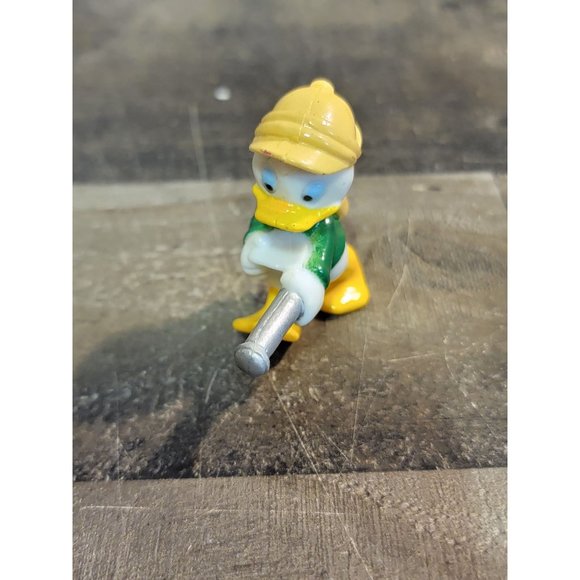 Donald Duck Louie hunting gun green toy figure Disney - Picture 1 of 4